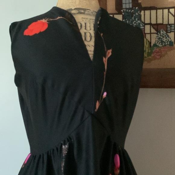 Vintage 1970s Cheosang style fitted stretchy sleeveless maxi dress with back zip - Picture 4 of 10